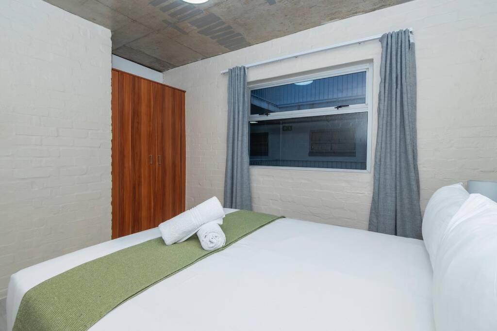 Modern 2 Bedroom Gem Apartamento