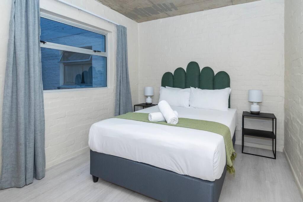 Modern 2 Bedroom Gem