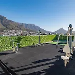 Modern 2 Bedroom Gem