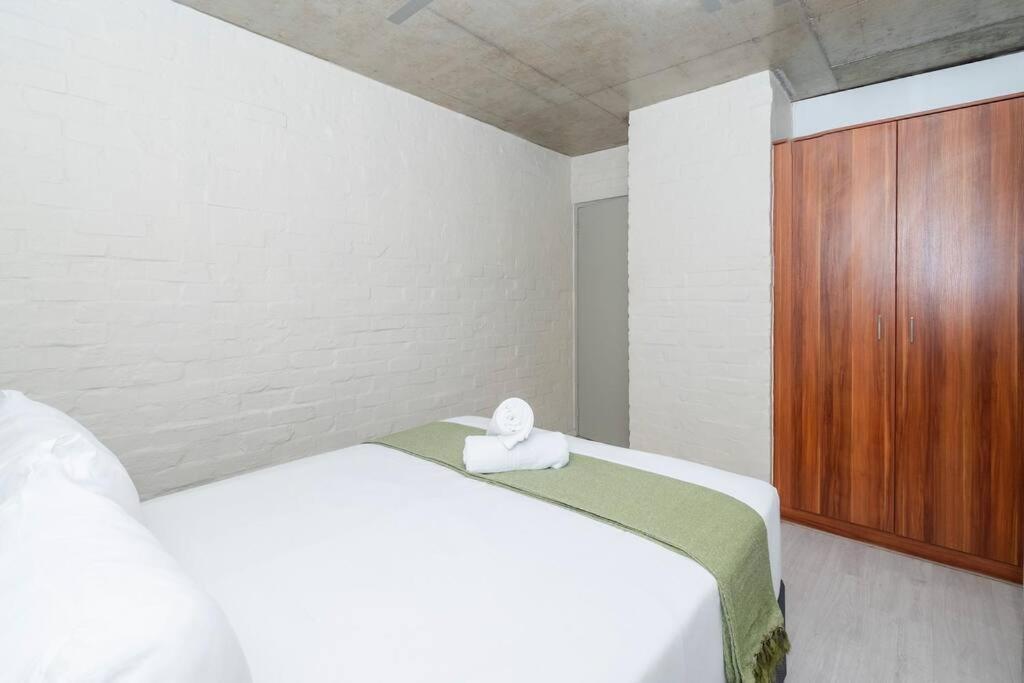Modern 2 Bedroom Gem *